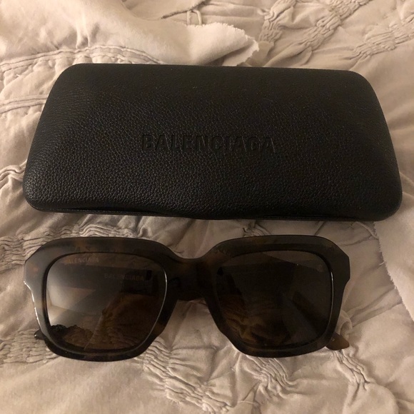 Balenciaga Havana Sunglasses - Picture 5 of 8